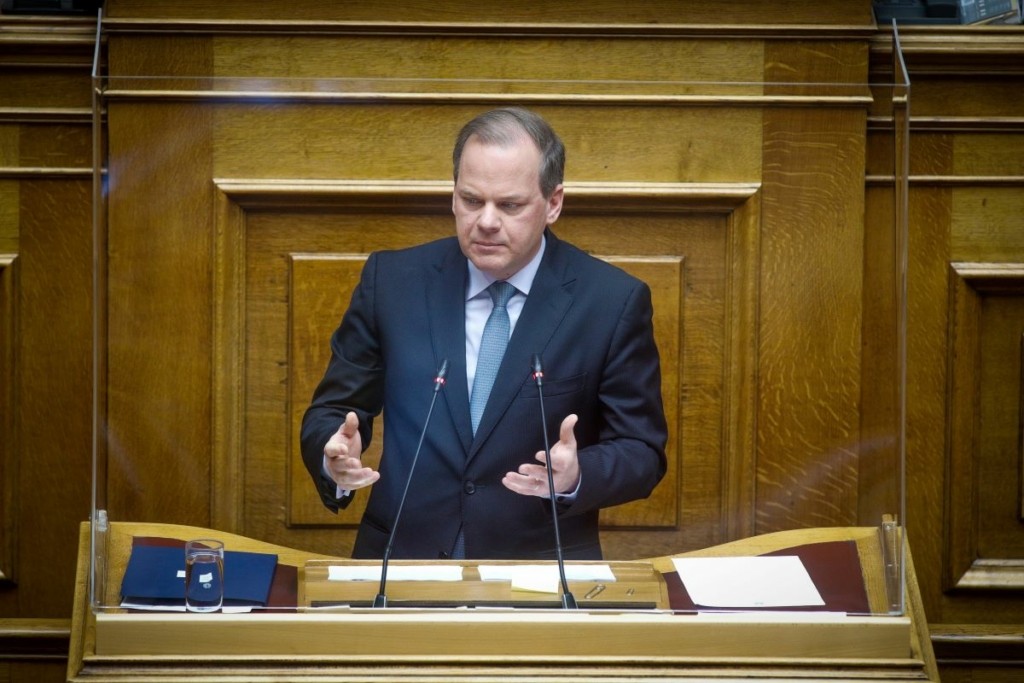 “Επίσκεψη” Ρουβίκωνα στο σπίτι του Καραμανλή