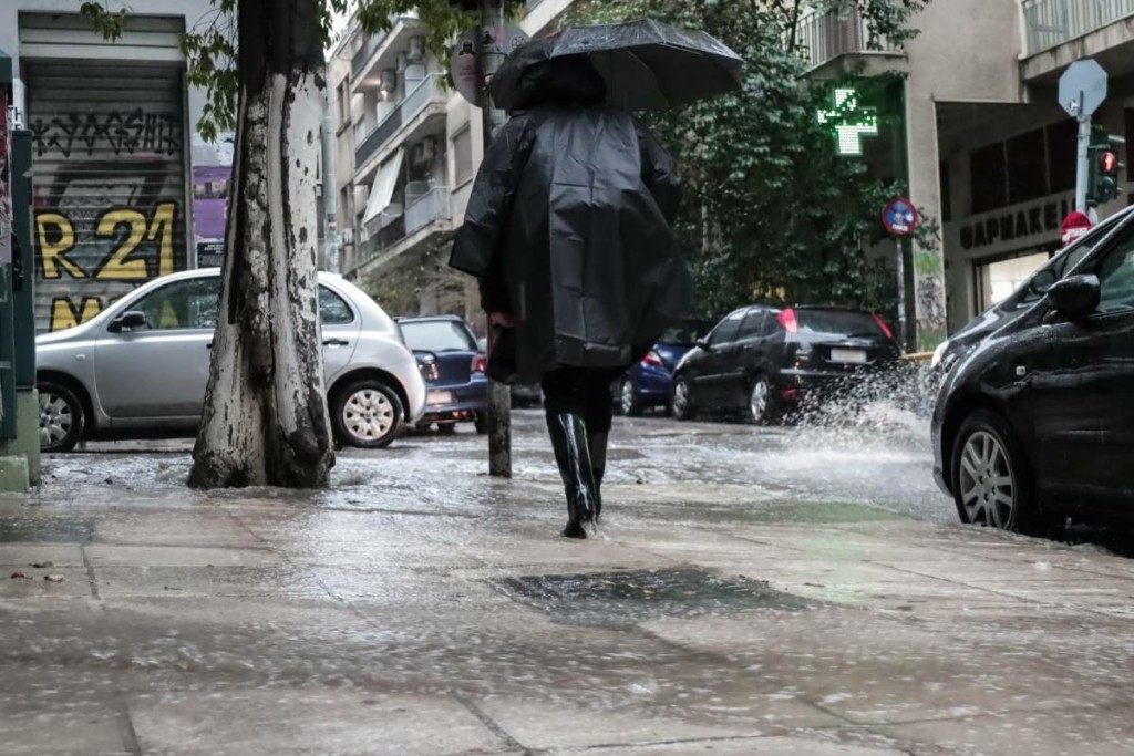 Καιρός σήμερα: Βροχές, καταιγίδες και μικρή πτώση της θερμοκρασίας