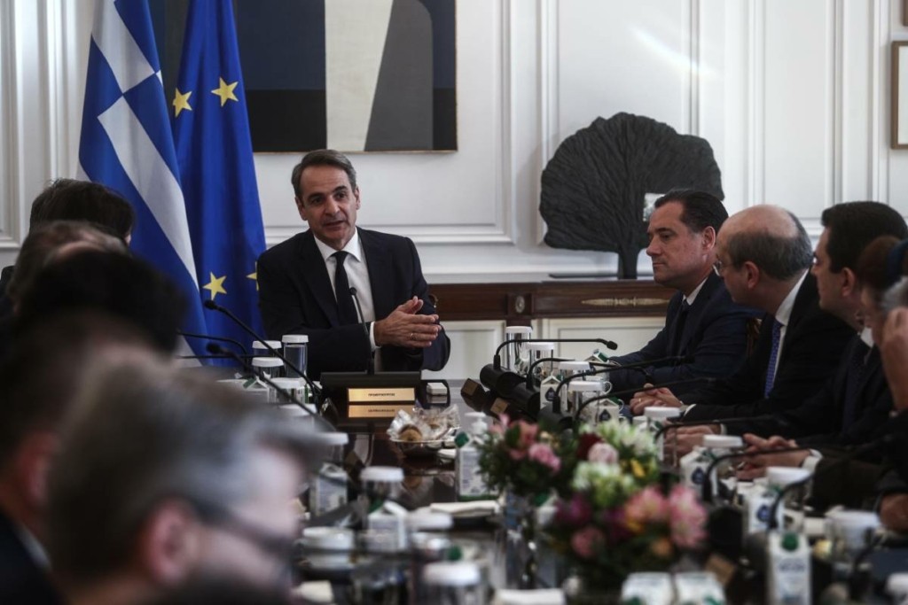 Σύσκεψη στο Μαξίμου υπό τον Μητσοτάκη για τη Μύκονο