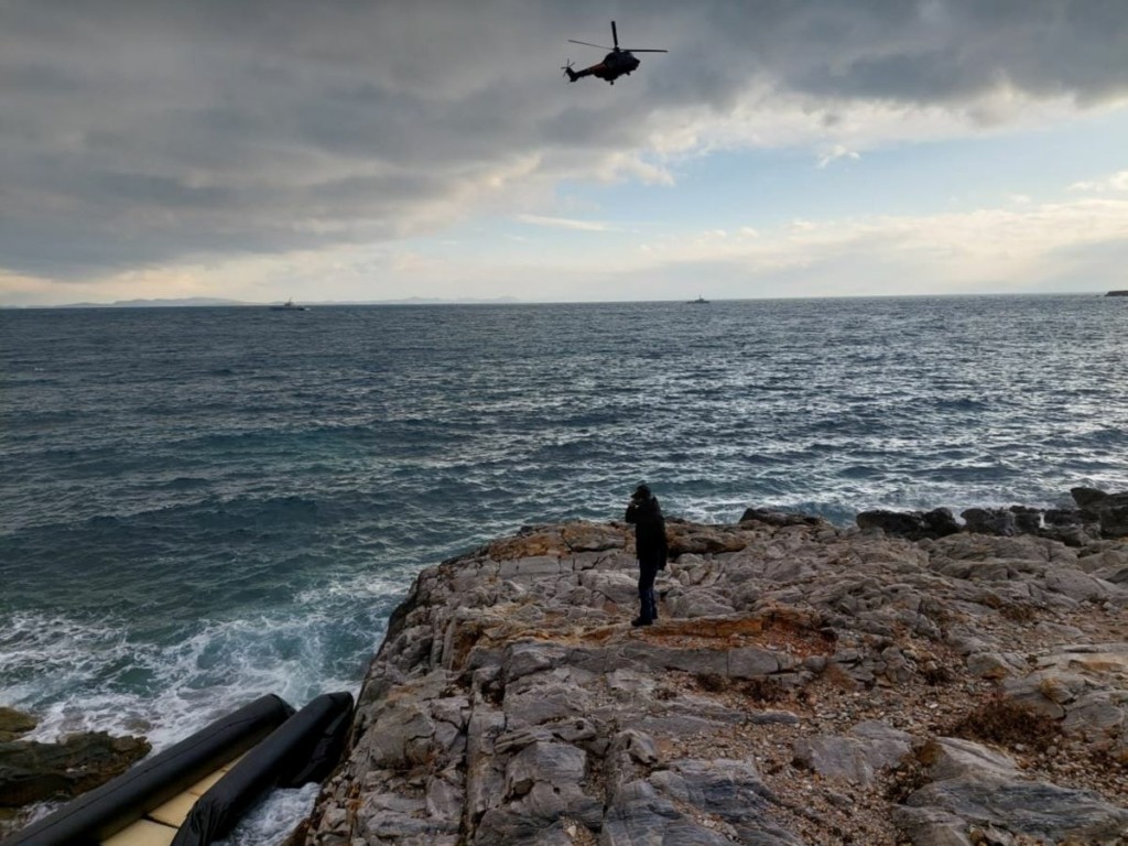 Ναυάγιο με 5 νεκρούς μετανάστες στο Φαρμακονήσι – Έρευνες για τους αγνοούμενους