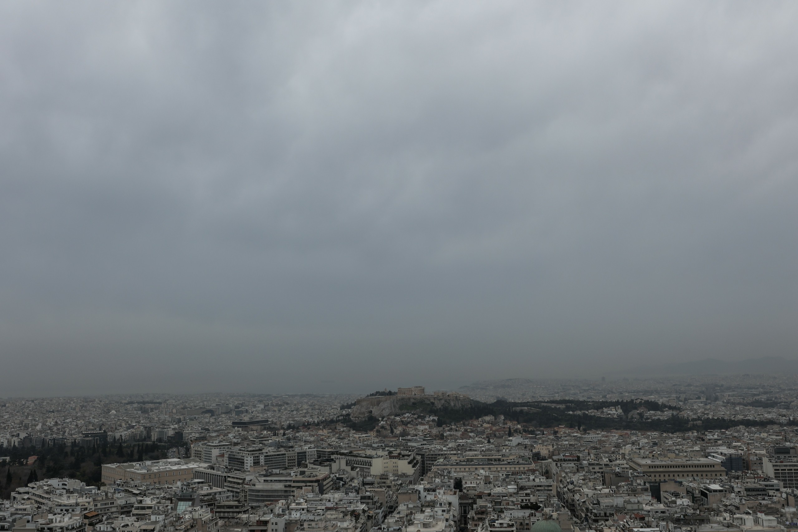 Συννεφιασμένος ο καιρός την Παρασκευή – Πού θα σημειωθούν βροχές (vid)