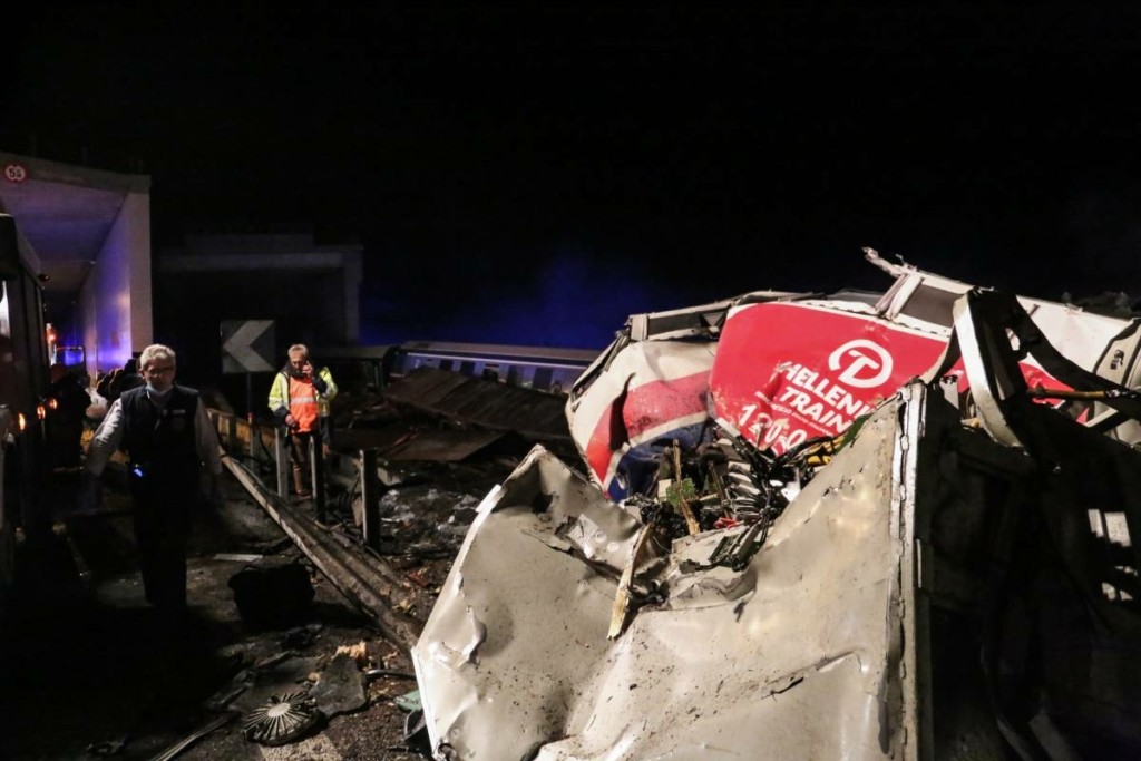 Τουλάχιστον 32 θύματα και 85 τραυματίες από τη σύγκρουση τρένων στα Τέμπη – Νεκροί όλοι οι υπάλληλοι του ΟΣΕ