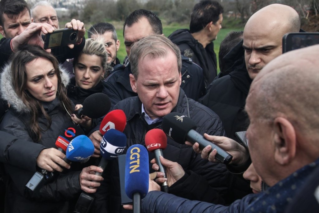 Κώστας Καραμανλής για Τέμπη – “Γιατί να χρεωθώ τα εγκληματικά λάθη των προηγουμένων;”