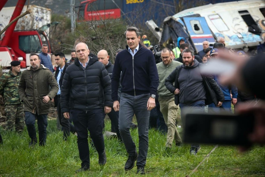 Επιστολή Μητσοτάκη σε Ντογιάκο για τα Τέμπη – Ζητά κατά προτεραιότητα έρευνα και ανάθεση σε εφέτη–ανακριτή