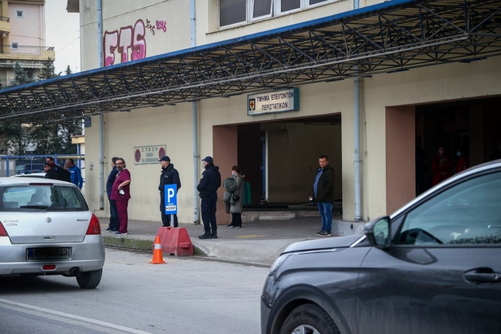 Μία σορός “χωρίς ταυτότητα” από την τραγωδία στα Τέμπη – Τα στοιχεία της ιατροδικαστικής υπηρεσίας Λάρισας (vid)