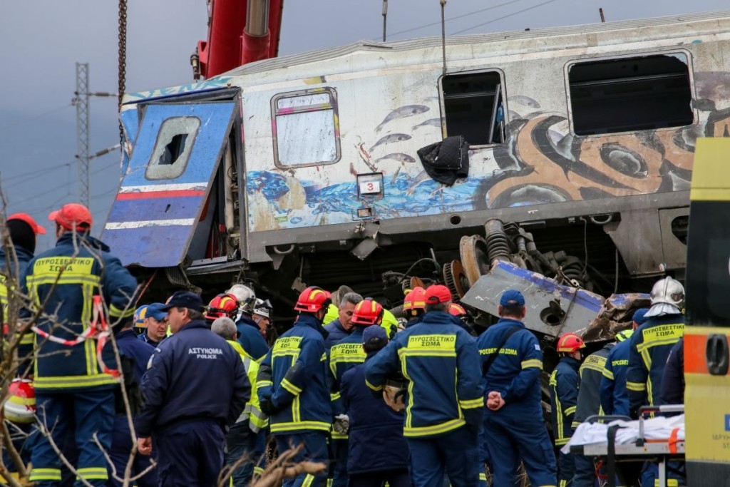 Στους 43 οι νεκροί από τη φονική σύγκρουση τρένων στα Τέμπη – Ασταμάτητες οι έρευνες για τους αγνοούμενους (pics&vid)
