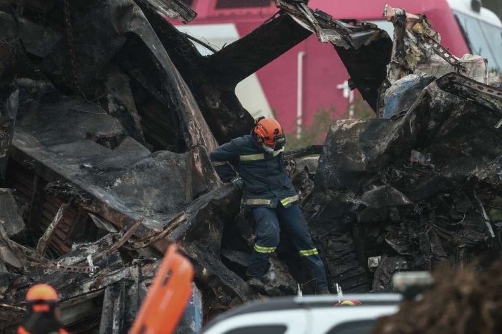 Η ανατριχιαστική ιστορία 22χρονης από τη σύγκρουση στα Τέμπη – “Μαμά μου έλα να με πάρεις” (vid)