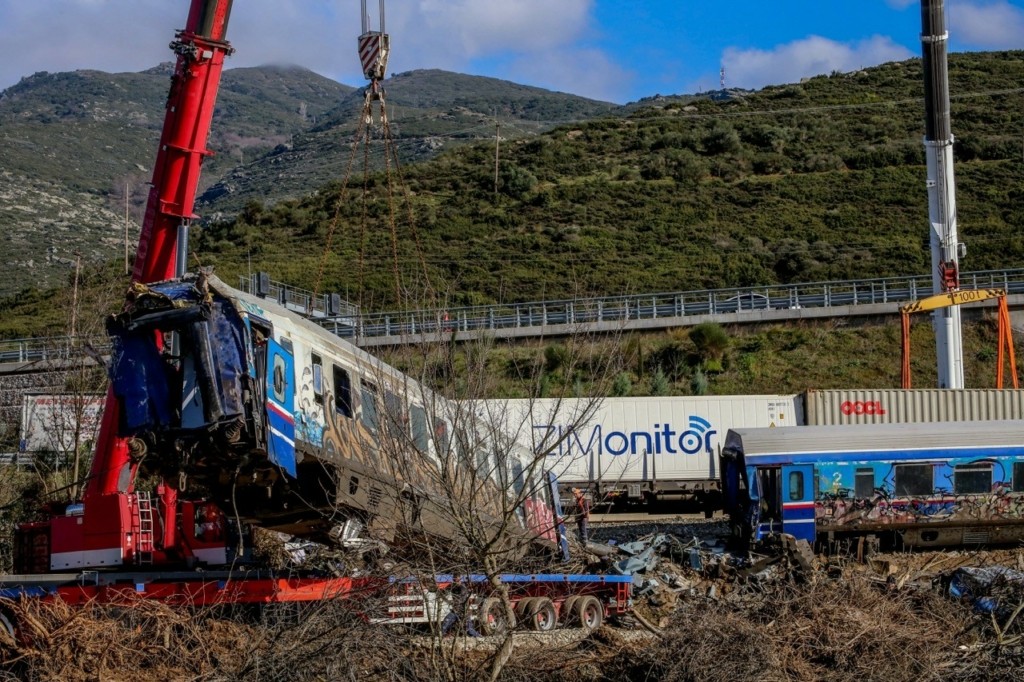 Πήρε εξιτήριο επιβάτης από το δεύτερο βαγόνι στα Τέμπη – Η αγωνία της μητέρας του νεαρού (vid)
