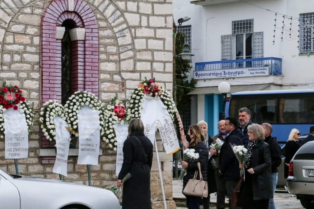 Θλίψη και οδύνη στην κηδεία της 42χρονης Βάγιας – Πλήθος κόσμου στο τελευταίο “αντίο”