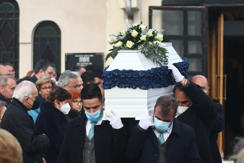 Βουβός πόνος στις κηδείες των θυμάτων στην τραγωδία στα Τέμπη (pics)