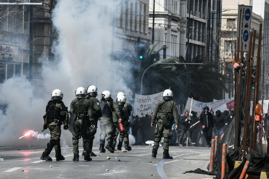 Τέσσερις προσαγωγές δημοσιογράφων ύστερα από μήνυση δικηγόρου θυμάτων στα Τέμπη για προσβολή νεκρών
