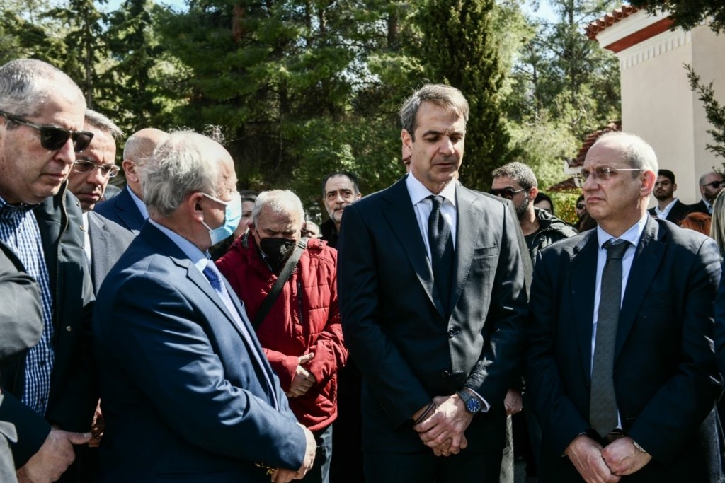 Το τελευταίο αντίο στον μηχανοδηγό της εμπορικής αμαξοστοιχίας στα Τέμπη – Στην κηδεία ο Κυριάκος Μητσοτάκης