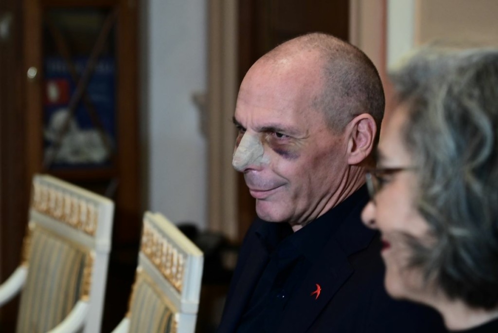 Περιοριστικούς όρους στον 17χρονο για τον ξυλοδαρμό του Βαρουφάκη – Στον ανακριτή ο 19χρονος