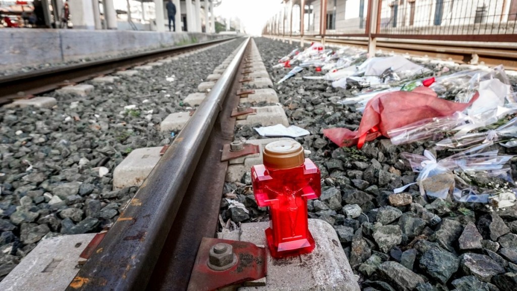 Έγγραφο βάζει φωτιά σε σταθμάρχη – Ο 59χρονος και μηχανοδηγός γνώριζαν ότι κινούνταν στην ίδια γραμμή (vids)