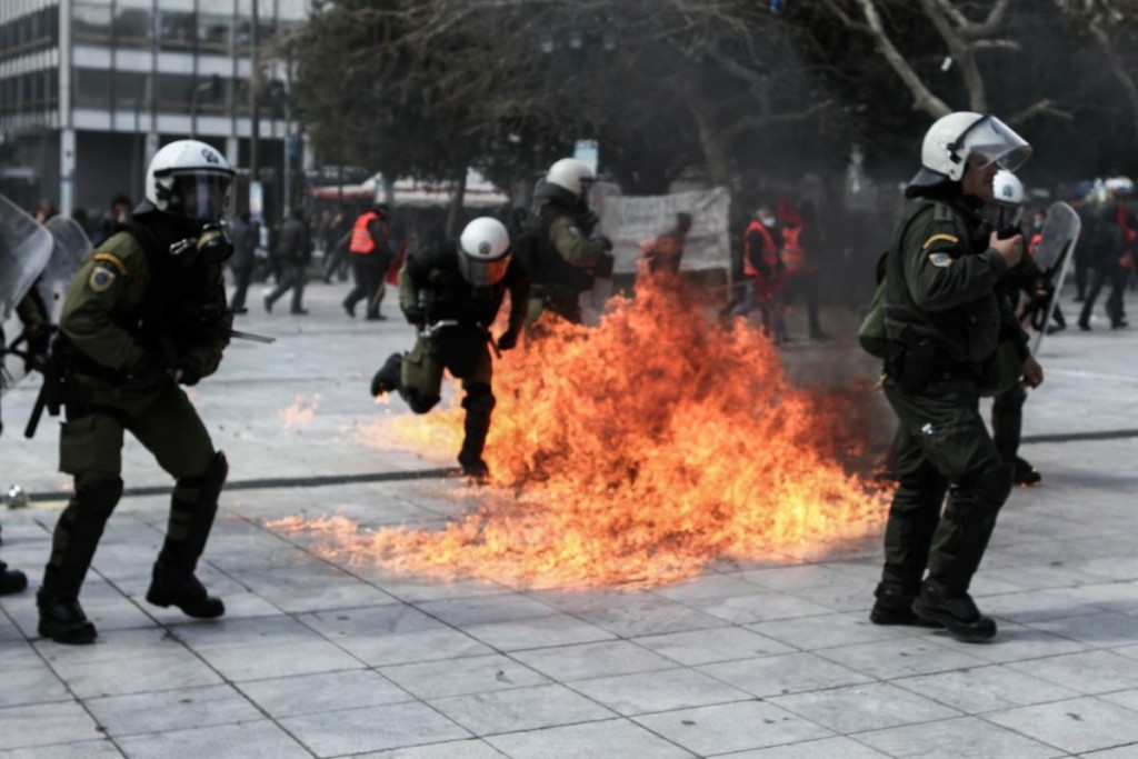 Σφοδρή επίθεση ΣΥΡΙΖΑ στην κυβέρνηση μετά την πορεία για τα Τέμπη – “Θα γίνεται και πιο επικίνδυνος για τους πολίτες” (vid)