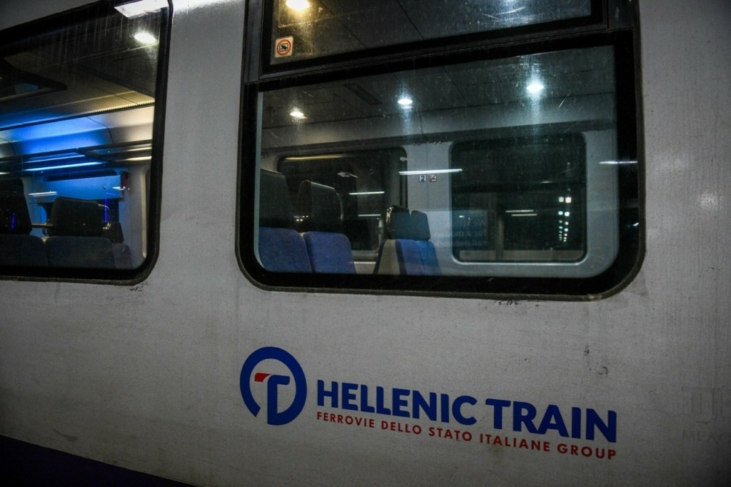 Ξεκίνησαν τα δρομολόγια Αθήνα-Θεσσαλονίκη ένα μήνα μετά τα Τέμπη – Έφτασε στη συμπρωτεύουσα εμπορικό τρένο