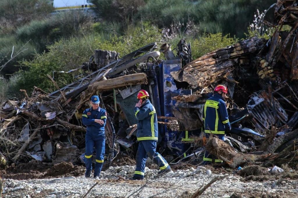 Δυστύχημα στα Τέμπη – Ένορκη διοικητική εξέταση για τα ύποπτα εγκαύματα που φέρουν 4 πυροσβέστες