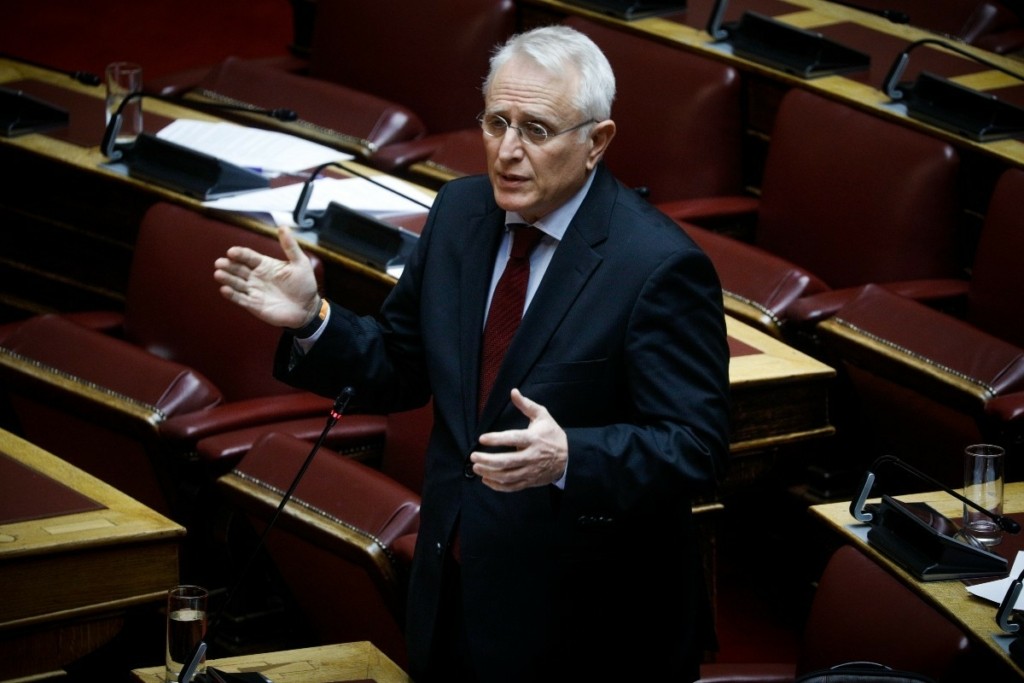 Πήρε θέση για τις “εικονικές προσλήψεις” των παιδιών του στη βίλα της Πάρου ο Ραγκούσης