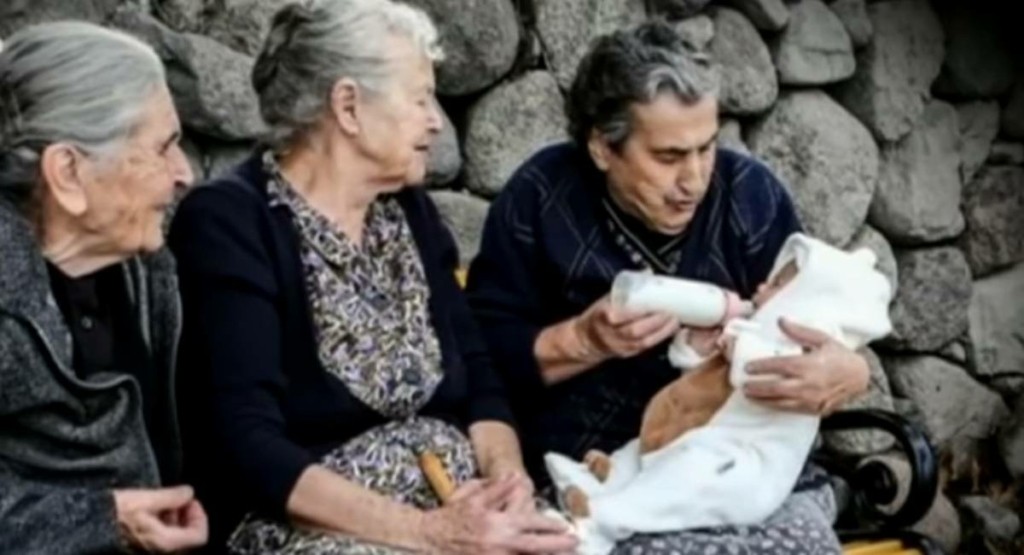 Πέθανε η Αιμιλία Καμβύση, η τελευταία από τις τρεις “γιαγιάδες της Συκαμνιάς”
