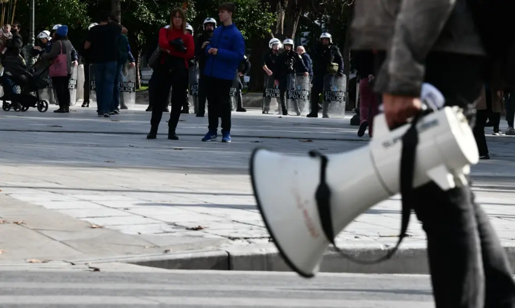Κατεβάζει “ρολά” την Πέμπτη 16 Μαρτίου η χώρα – 24ωρη απεργία ΓΣΕΕ – ΑΔΕΔΥ