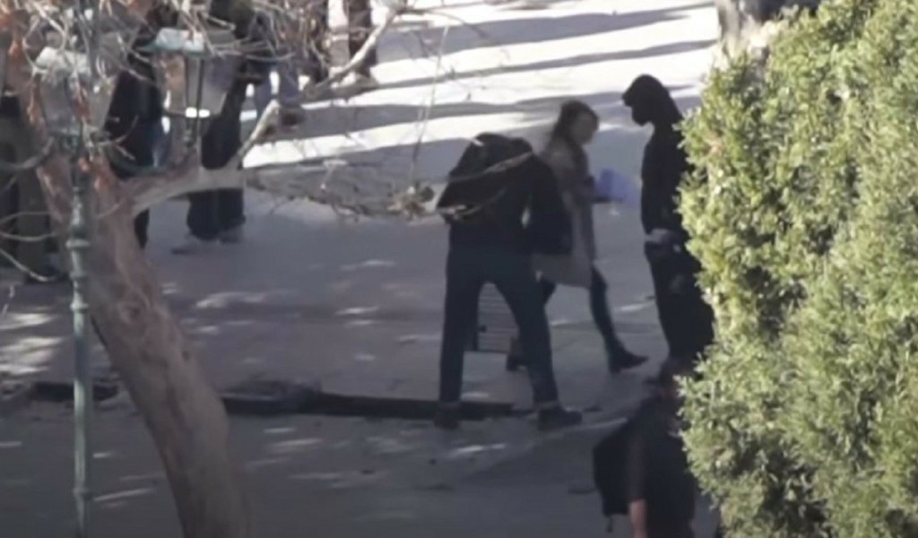 Επεισόδια και ένταση στο Σύνταγμα – “Μάχη” κουκουλοφόρων με ΜΑΤ (pics&vids)
