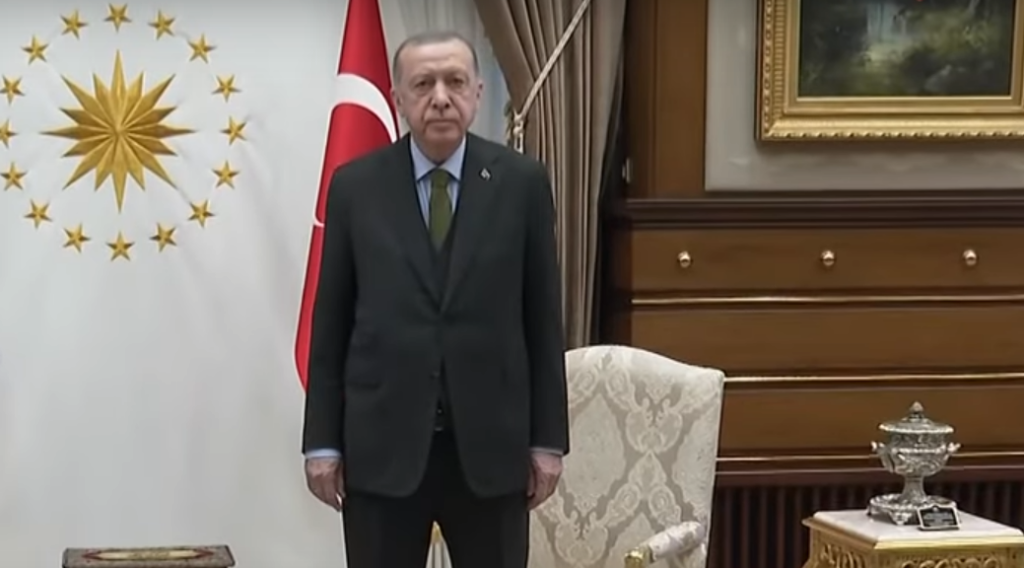 Επίθεση Μπλίνκεν και Μενέντεζ σε Ερντογάν – “Ένας προκλητικός σύμμαχος” – “Δεν αξίζει τα F-16”