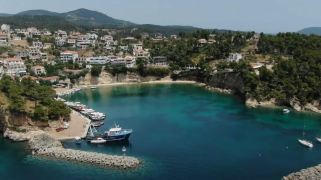 Η Αλόννησος καινοτομεί για να καταργήσει τα πλαστικά μπουκάλια