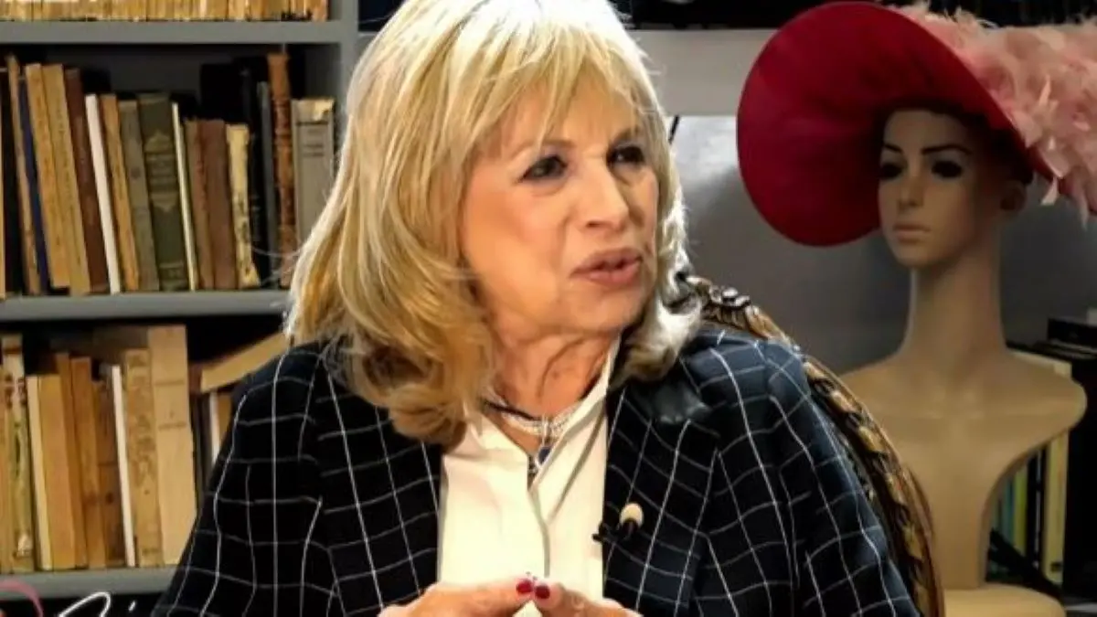 Η Άννα Φόνσου για την Αλίκη Βουγιουκλάκη – “Επισκίασε τα πάντα στο γάμο μου, κρίμα το φουστάνι που φόρεσα” (vid)