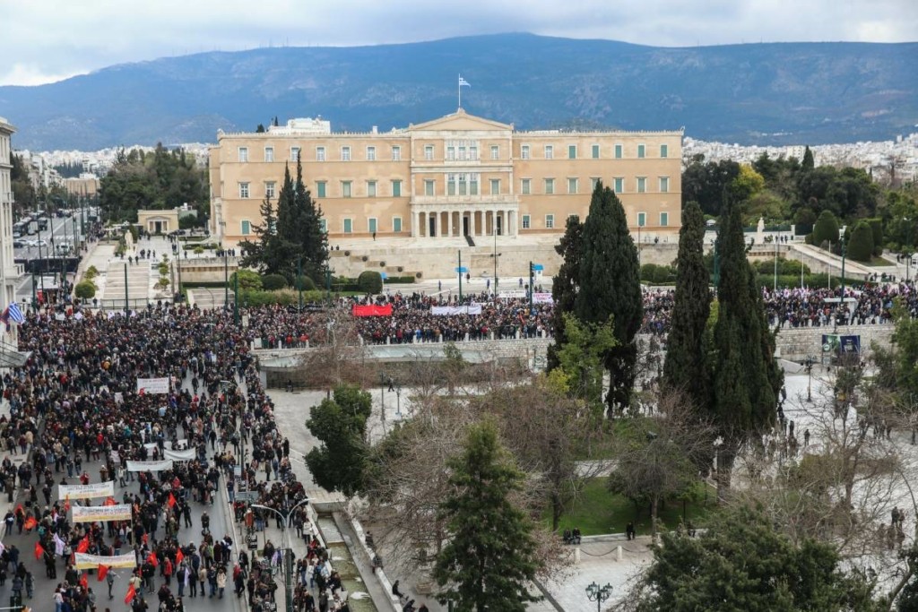 Απεργιακές κινητοποιήσεις με χιλιάδες κόσμου σε όλη την Ελλάδα – Διαδήλωσαν για την τραγωδία στα Τέμπη (pics)