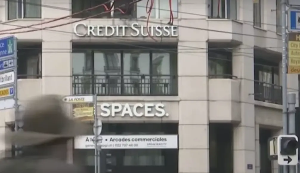 Κατακόρυφη πτώση των μετοχών της Credit Suisse – “Βουτιά” και για τη Wall Street