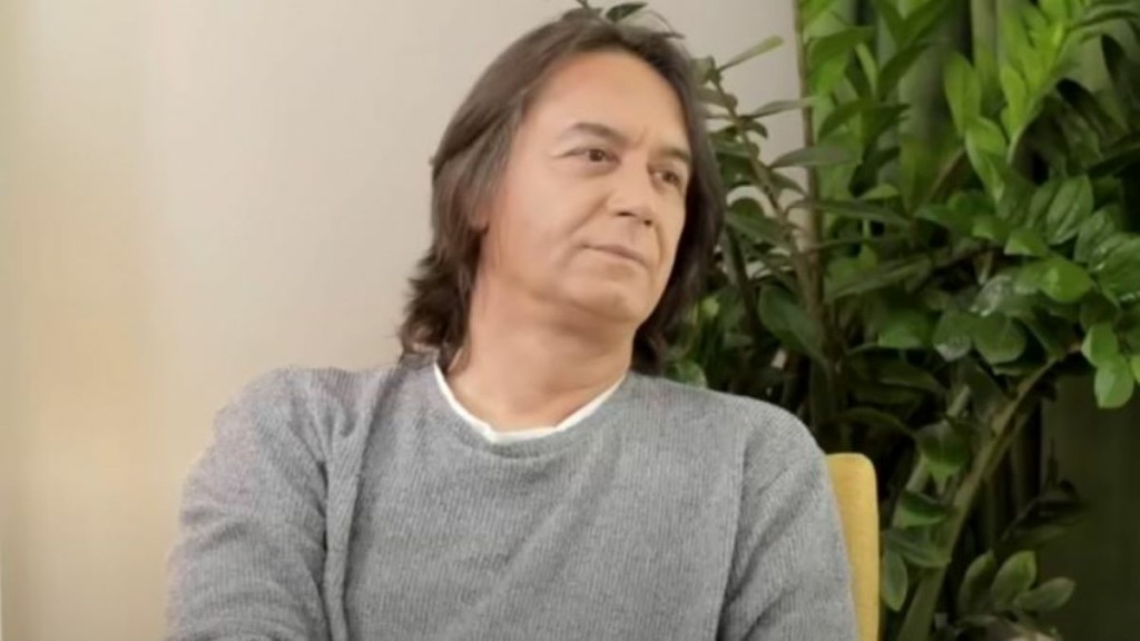 Γιάννης Κότσιρας – Το βιογραφικό, η ηλικία, τα τραγούδια, η απώλεια της μητέρας του, η σχέση με την Ραλλία Χρηστίδου, ο γάμος και τα παιδιά