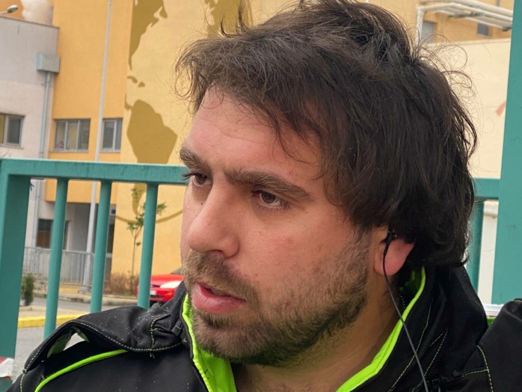 Τραυματίας περιγράφει όσα μετά τη σύγκρουση στα Τέμπη – “Νόμιζα ότι θα καούμε ζωντανοί μέσα στο βαγόνι”