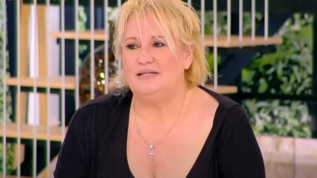 Στο νοσοκομείο με αλλεργικό σοκ η Καίτη Φίνου – Το μήνυμα στο Twitter