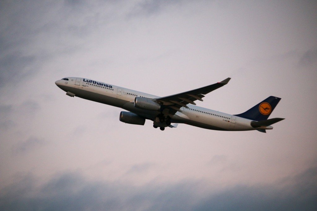 Τρόμος σε πτήση της Lufthansa – Εφτά άτομα στο νοσοκομείο μετά από έντονες αναταράξεις (vid)