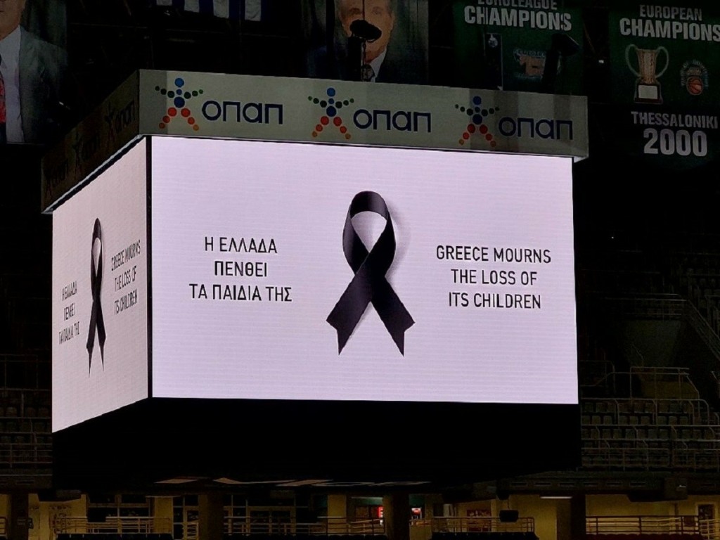 Σε κλίμα πένθους το Παναθηναϊκός-Αναντολού Εφές – “H Ελλάδα θρηνεί τα παιδιά της” (pics)