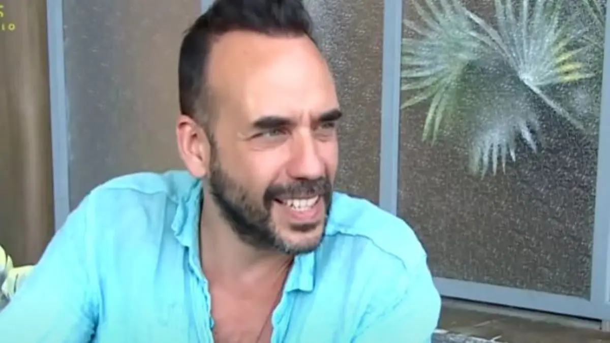 Η πρώτη on camera εμφάνιση του Μουζουράκη και της συντρόφου του μετά την είδηση ότι θα γίνουν γονείς (vids)