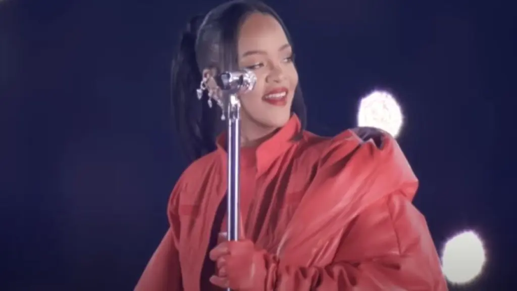 H Rihanna και ο Jay-Z έστειλαν λουλούδια σε ηλικιωμένες που έκαναν αναπαράσταση του Super Bowl (pics&vid)