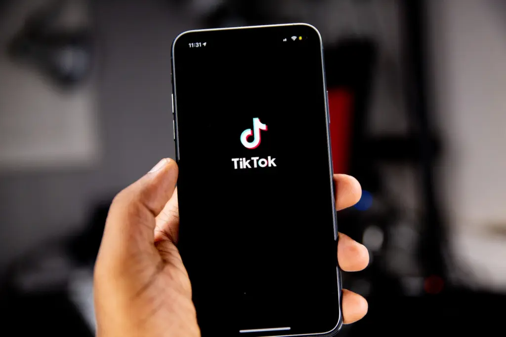 Τέλος το Tik Tok για βουλευτές και κυβερνητικά στελέχη στη Βρετανία