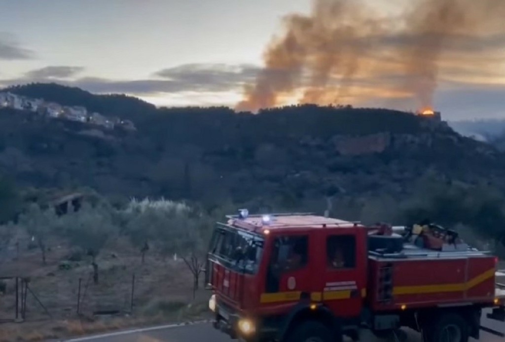 Δίνουν “μάχη” με τις φλόγες οι πυροσβέστες στην Ισπανία – Έχει κάψει ηδη 30.000 στρέμματα βλάστησης