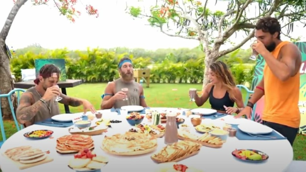 Βίντεο ντοκουμέντο με την παραγωγή του Survivor να μοιράζει φαγητό στους παίκτες στα παρασκήνια του αγωνίσματος