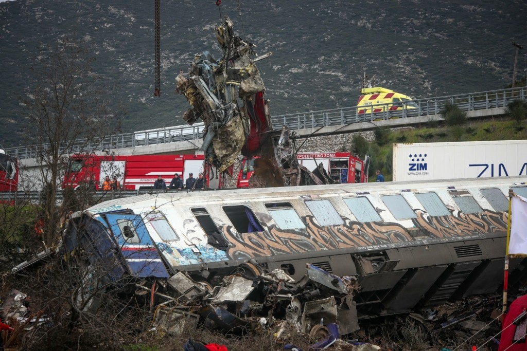 Βίντεο – ντοκουμέντο από τη σύγκρουση των τρένων στα Τέμπη – Η στιγμή που γίνεται η έκρηξη