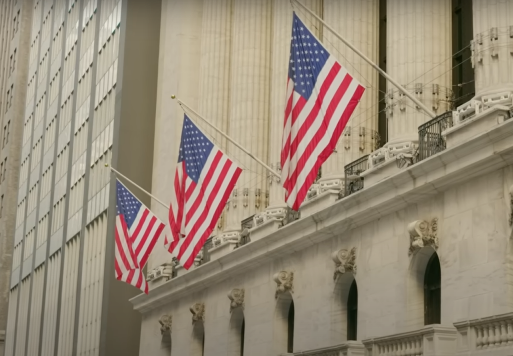 Κλείσιμο με άνοδο η Wall Street, ανήμερα των αμερικανικών εκλογών