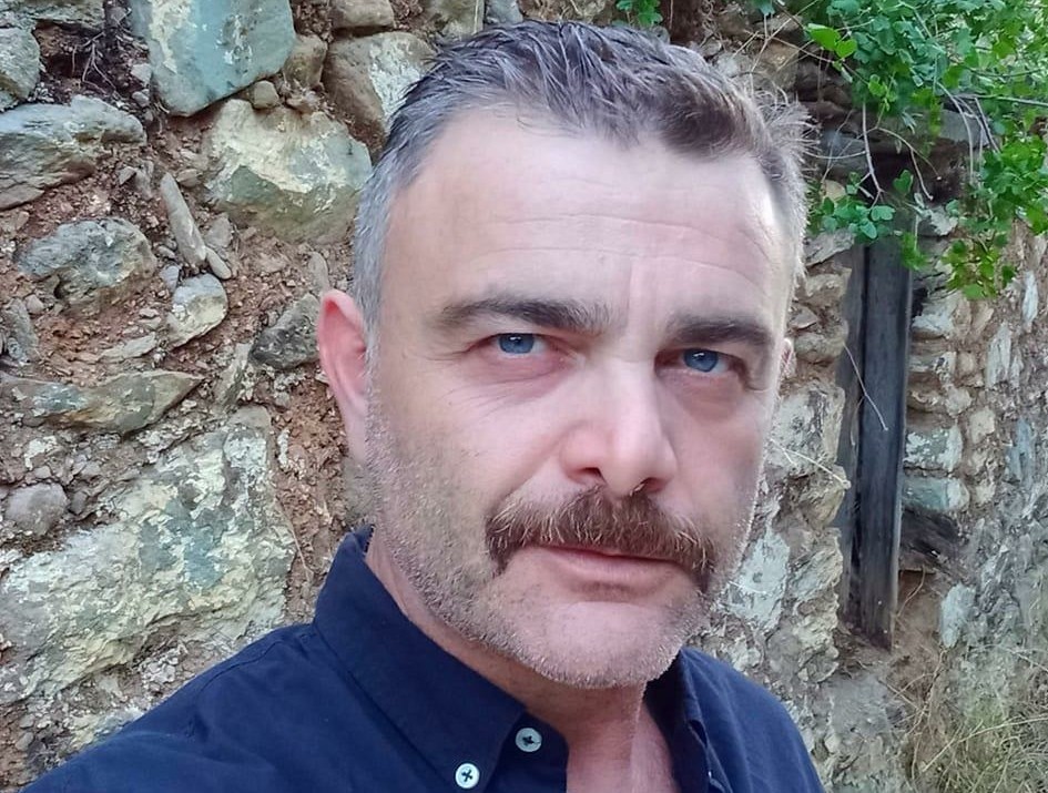 Δημήτρης Καπετανάκος – Το βιογραφικό, η σχέση με την υποκριτική, οι σπουδές, οι ταινίες και το “Έτερος εγώ”