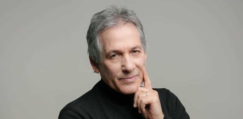 Θάνος Καληώρας – Το βιογραφικό, η ηλικία, η Τζέσυ Παπουτσή, η σχέση με τον γιο και η κούκλα σύζυγος