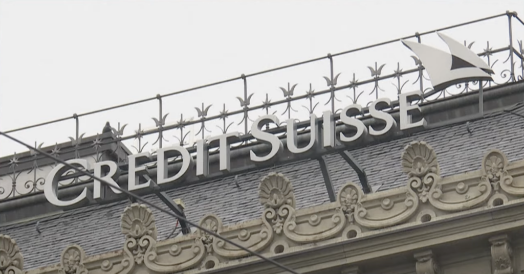 Εκτίναξη της μετοχής της Credit Suisse εν μέσω αμφιβολιών αναλυτών για τη συνέχεια
