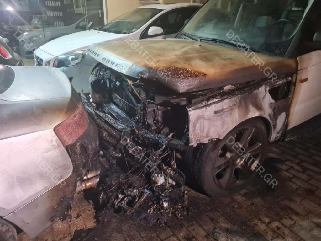 Φωτιά σε ΙΧ μπροστά από αντιπροσωπεία αυτοκινήτων στην Αγία Παρασκευή