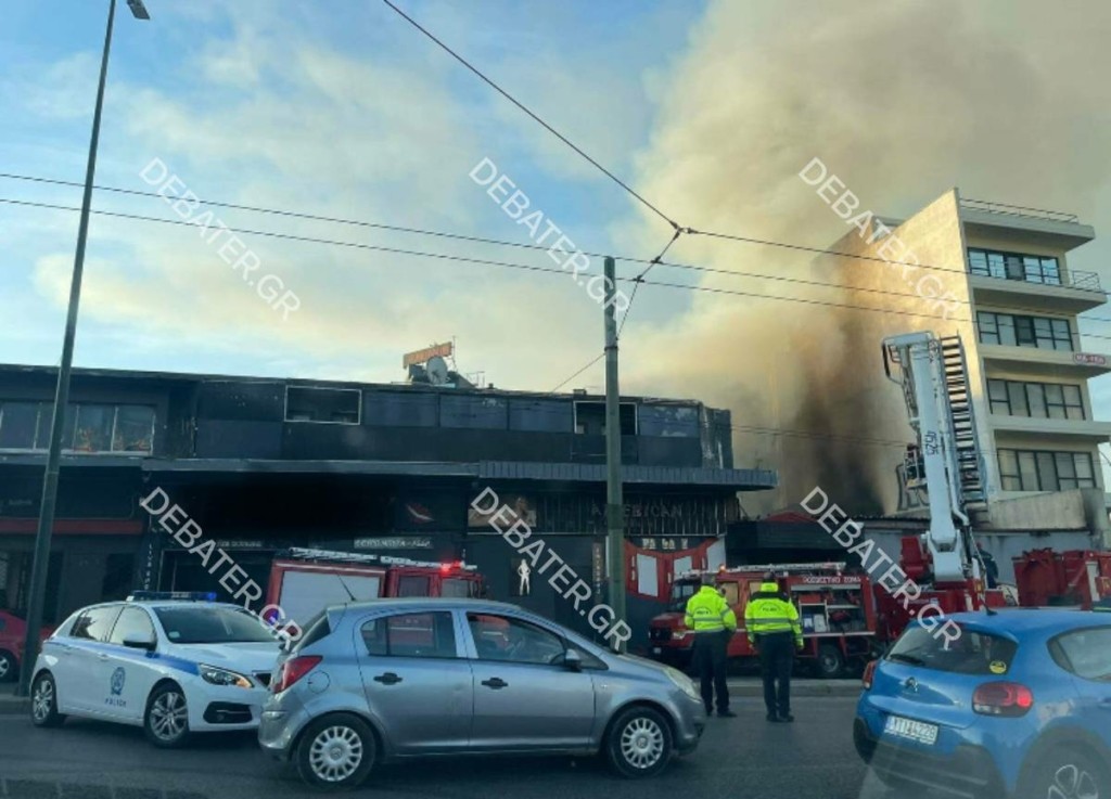 Υπό έλεγχο η φωτιά σε νυχτερινό μαγαζί στο Γκάζι – Έκλεισε για αρκετή ώρα η άνοδος της Πειραιώς (pic&vid)
