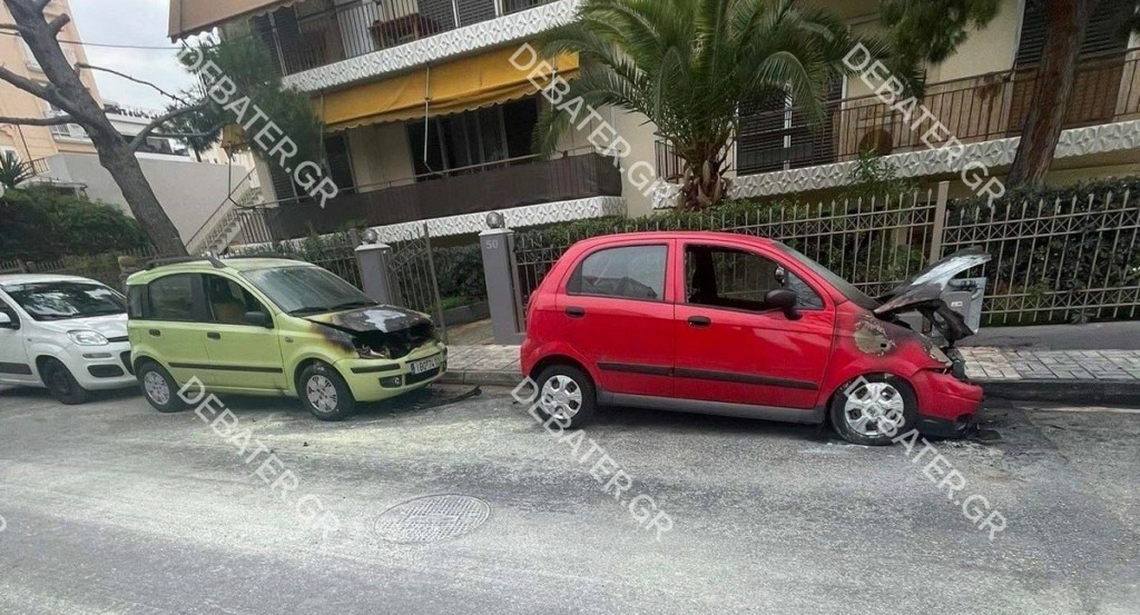 Εμπρησμός δυο αυτοκινήτων στη Γλυφάδα – Αναζητεί τα αίτια η ΕΛΑΣ