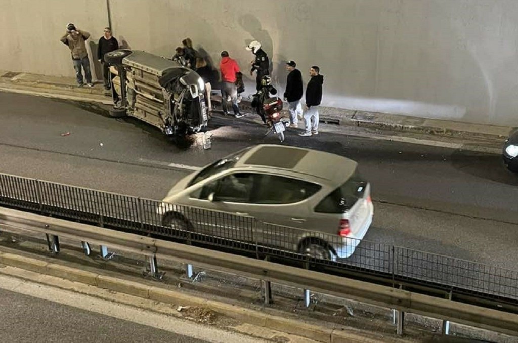 Τροχαίο στην Κηφισίας – Αυτοκίνητο εξετράπη της πορεία του (pics)