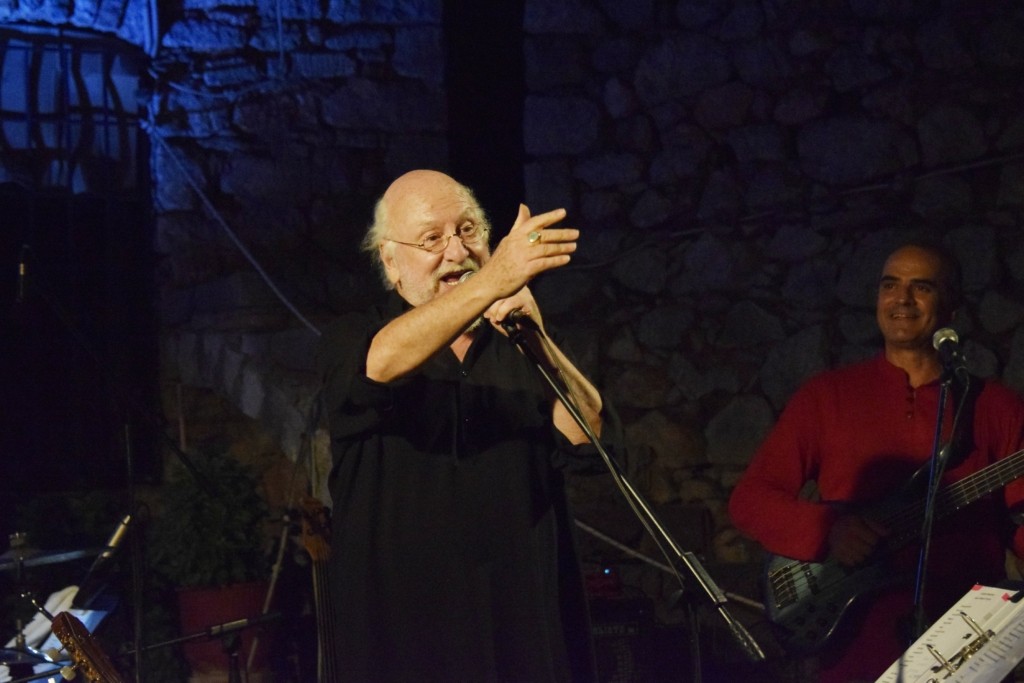 Ο Διονύσης Σαββόπουλος πήρε εξιτήριο από το νοσοκομείο μετά την περιπέτεια με τον κορονοϊό